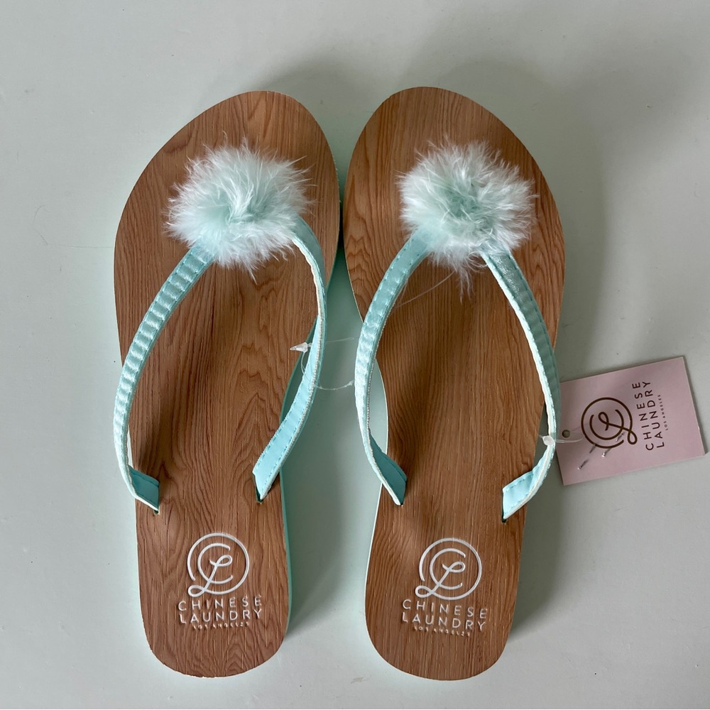 Chinese Laundry Mint Green Flip Flops With Fuzzy PomPom 🌸